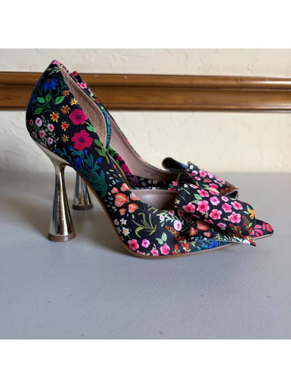 RARE Betsey Johnson Kyliee US 6.5 Bow Pearl Floral Multicolor Pointed Toe Heels